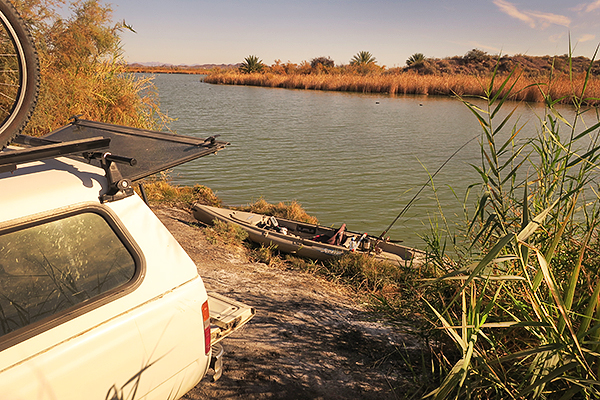 Kayak Fishing A River That's DRYING UP!! (TONS OF FISH) 