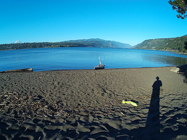 Kayak fishing for salmon on the Columbia River