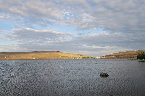 If you need supplies, you can paddle across the Columbia River to Oregon where there is a general store