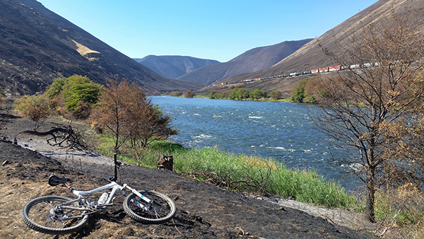 Riding mountain bikes on the Deschutes River Trail in eastern Oregon