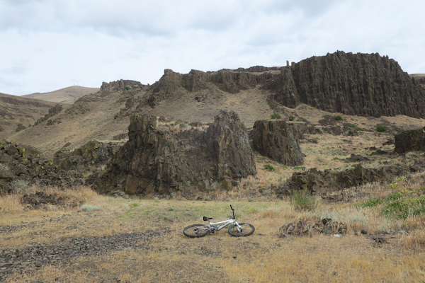 Mountain biking in the rocky terrain of eastern Washington