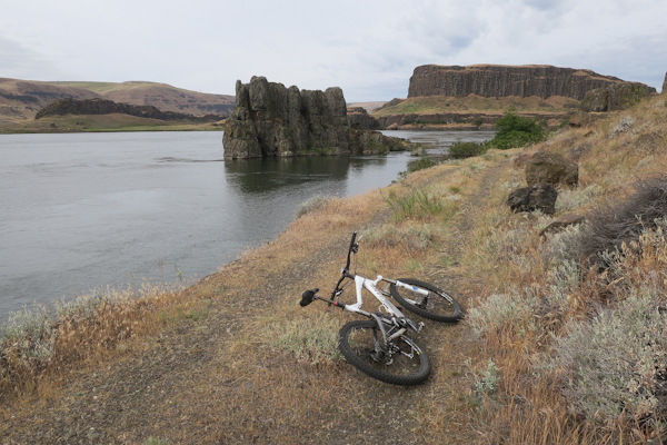 Mountain biking along the Columbia River in eastern Washington