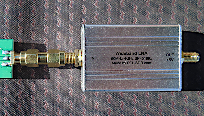 PCB antenna with wideband LNA